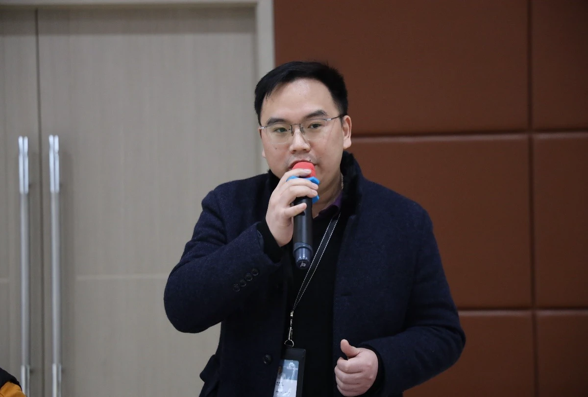 篮球教练如何为不同年龄段的球员制定战术训练方案?_2